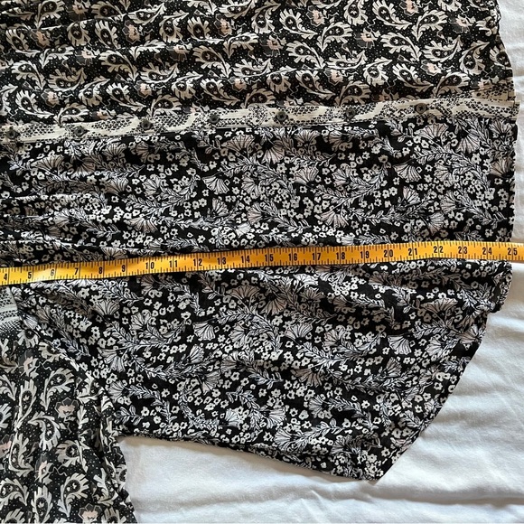 Free People Dani Boho Relaxed Fit Button Up Shirt Black/Cream Paisley size Med - Picture 9 of 14